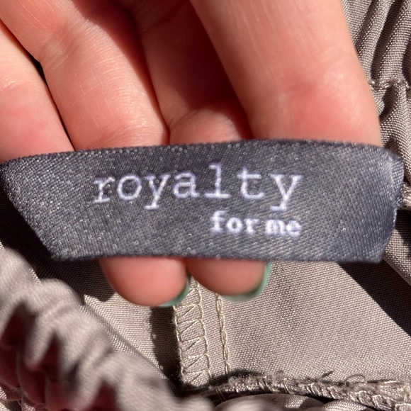 Small Women’s Capri Pants Taupe - Picture 4 of 5